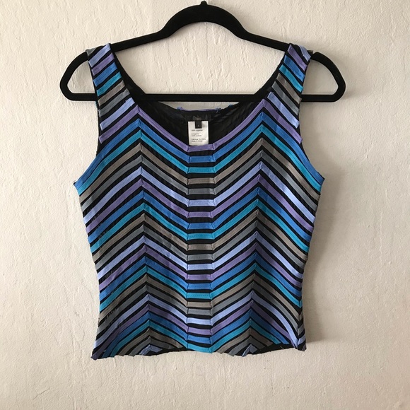 Gorgeous Top by ika - Picture 2 of 7